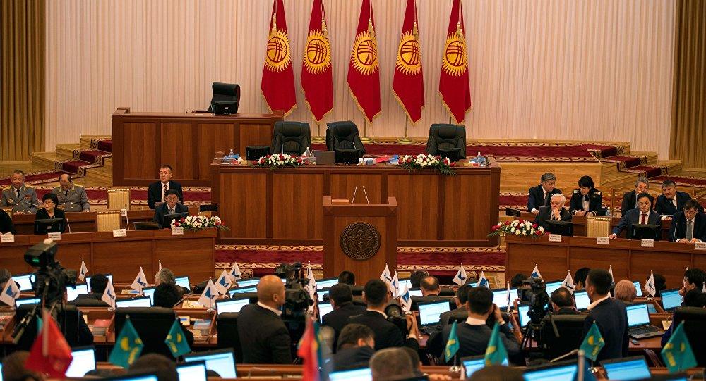 В Кыргызстане возможно будет усилен парламентский контроль над спецслужбами